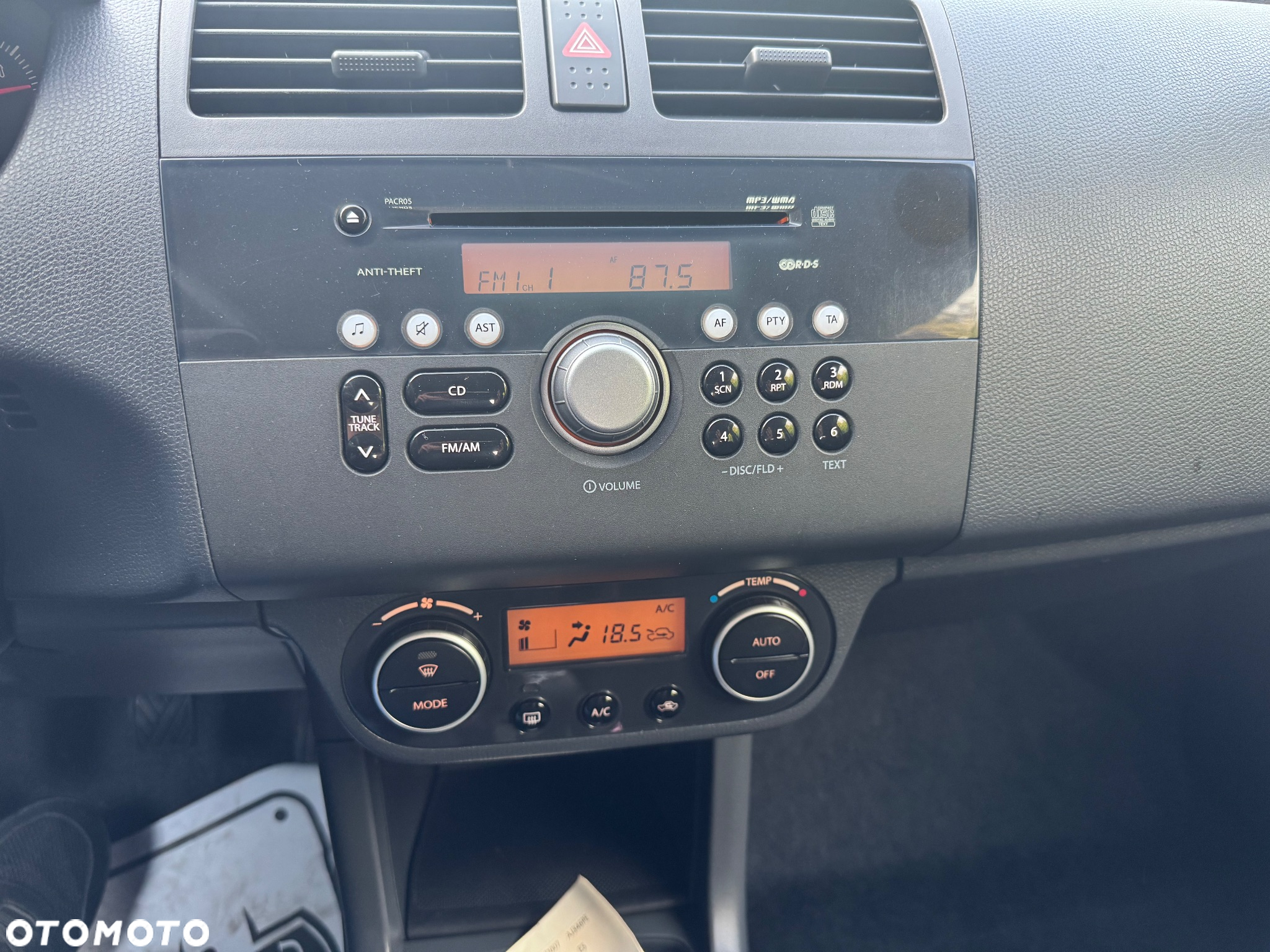 Suzuki Swift 1.3 Black and White - 14