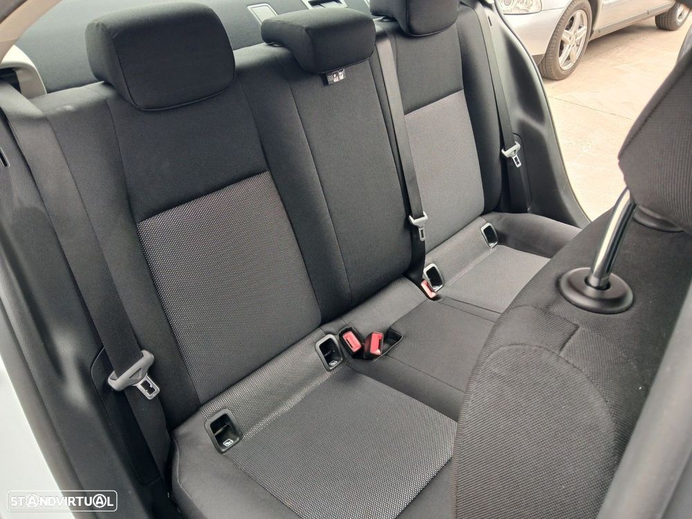 Mercedes-Benz A 250 Limousine e 8G-DCT - 15