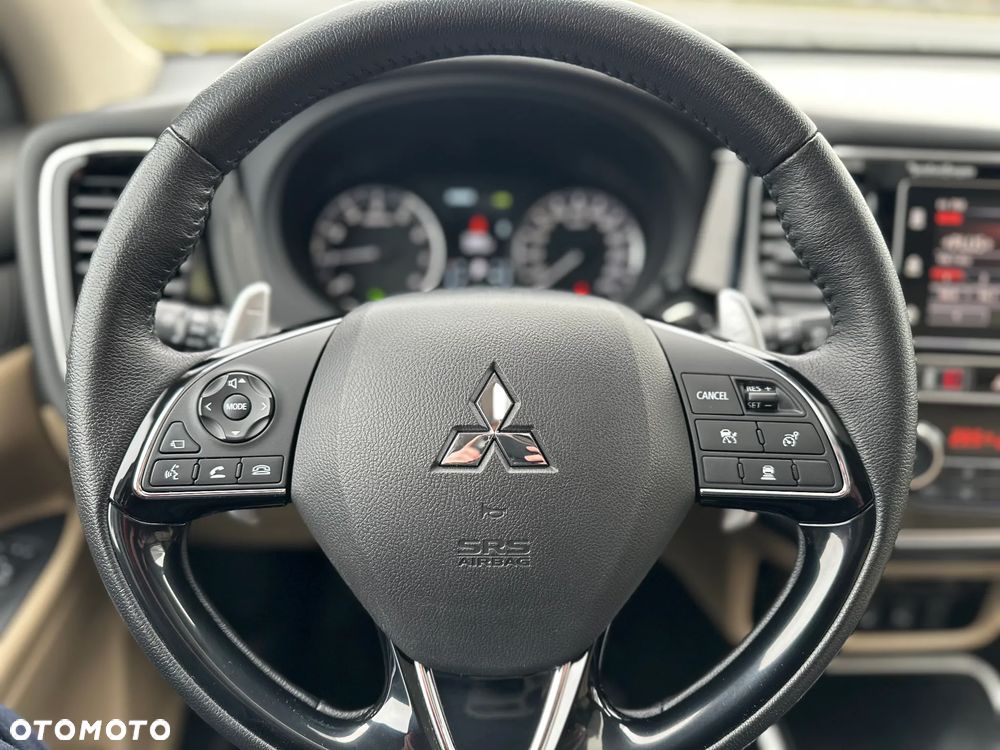 Mitsubishi Outlander 2.0 Instyle + 4WD CVT - 12