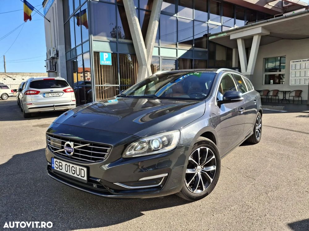 Volvo V60 D6 Plug-In-Hybrid AWD Geartronic Summum - 1