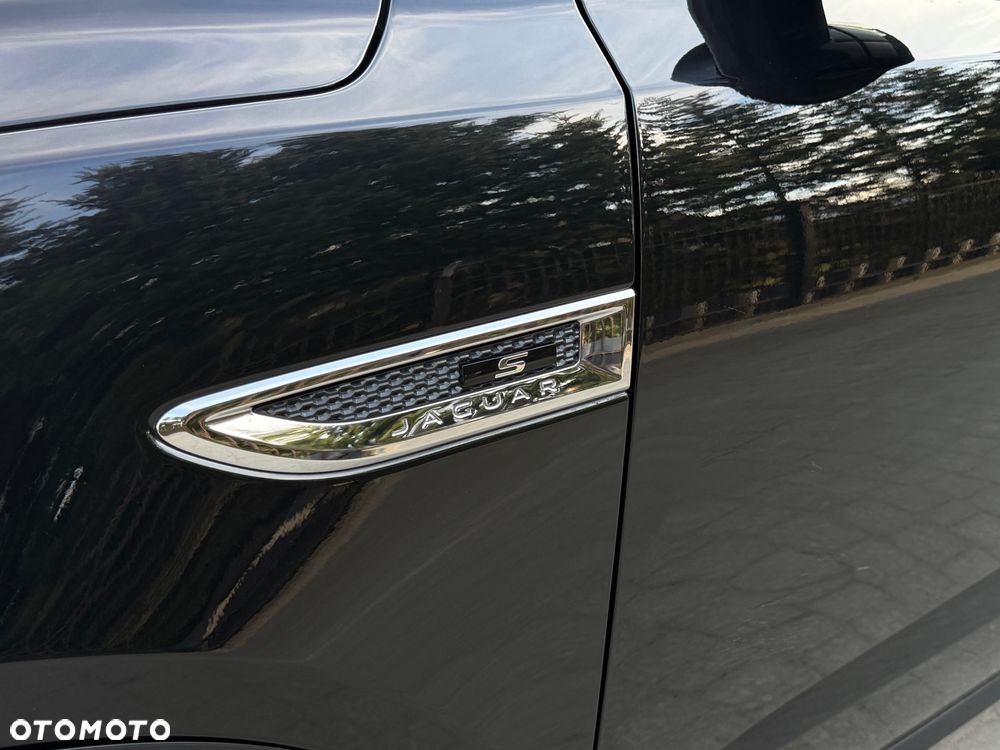 Jaguar E-Pace 2.0 i4D AWD R-Dynamic S - 11