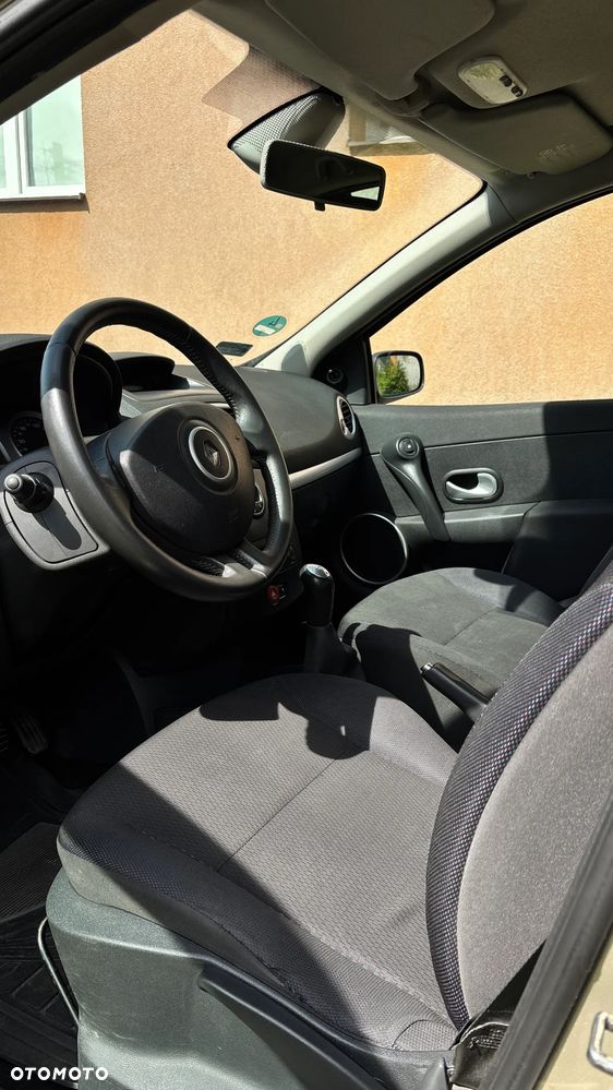 Renault Clio - 8