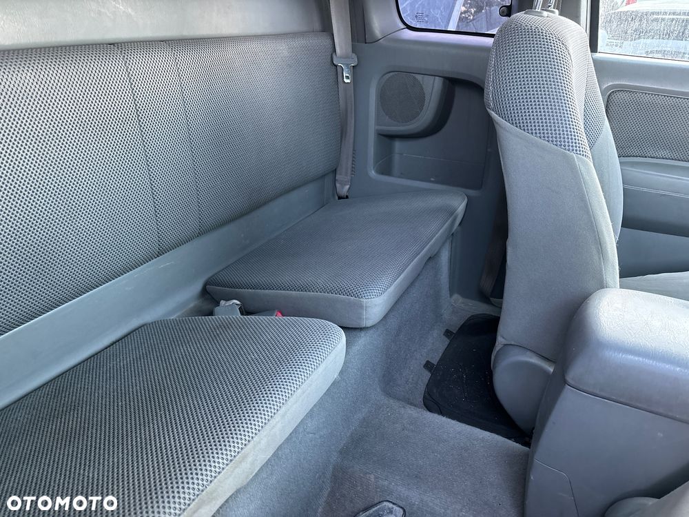 Toyota Hilux 4x4 Extra Cab - 7