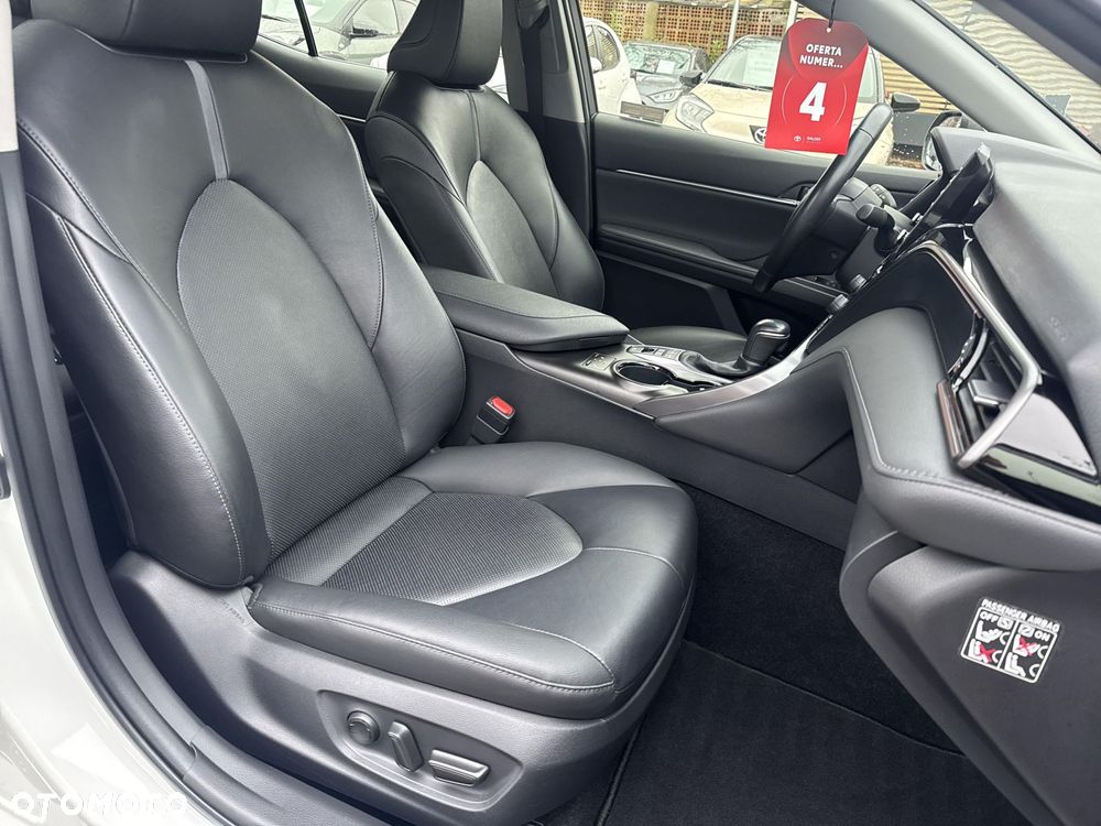 Toyota Camry 2.5 Hybrid Comfort CVT - 14