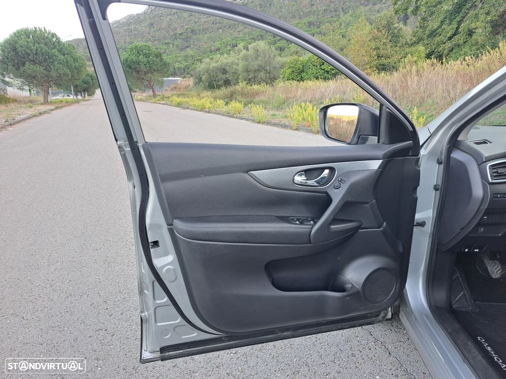 Nissan Qashqai 1.5 dCi N-Connecta J18+Led - 14
