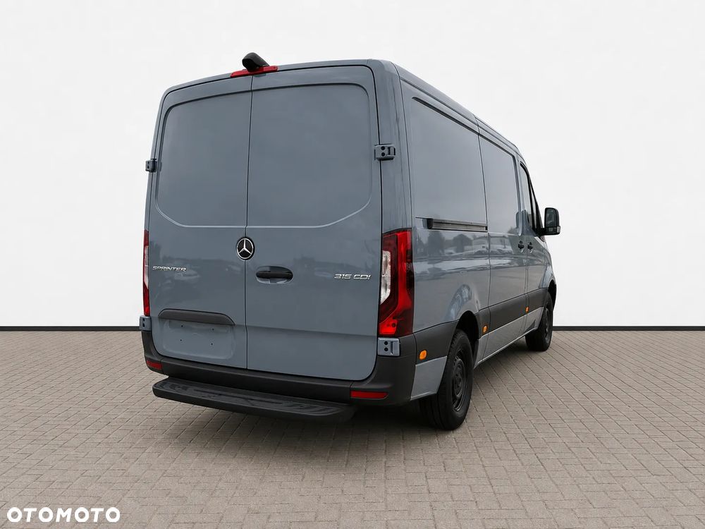 Mercedes-Benz Sprinter - 4