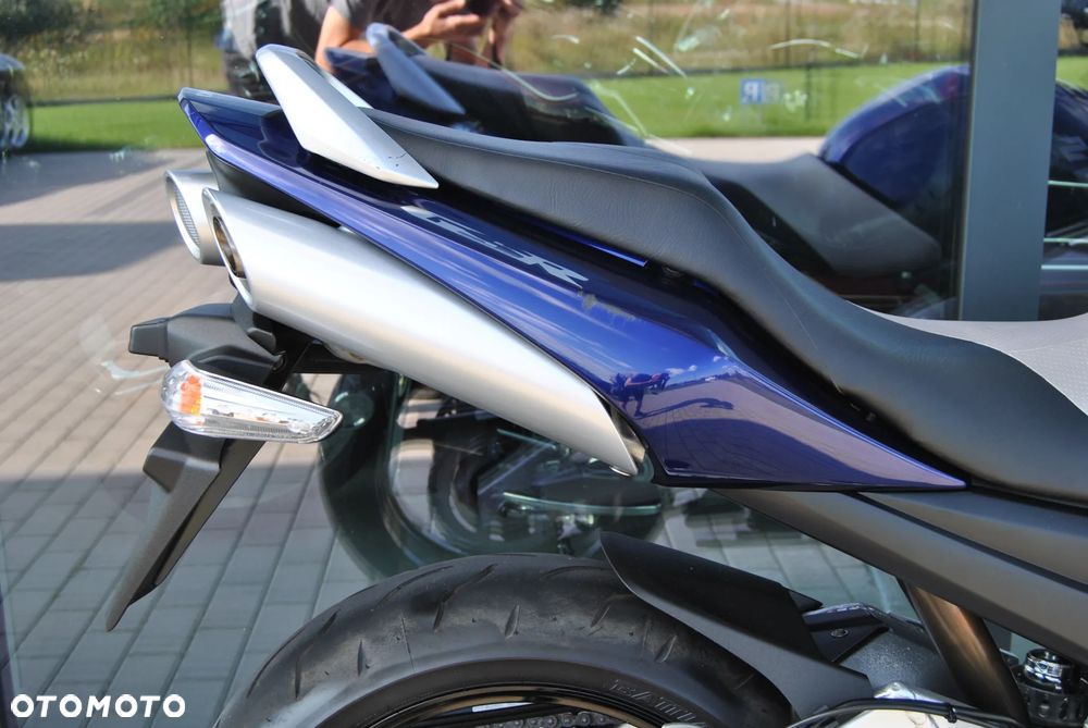 Suzuki GSR - 20