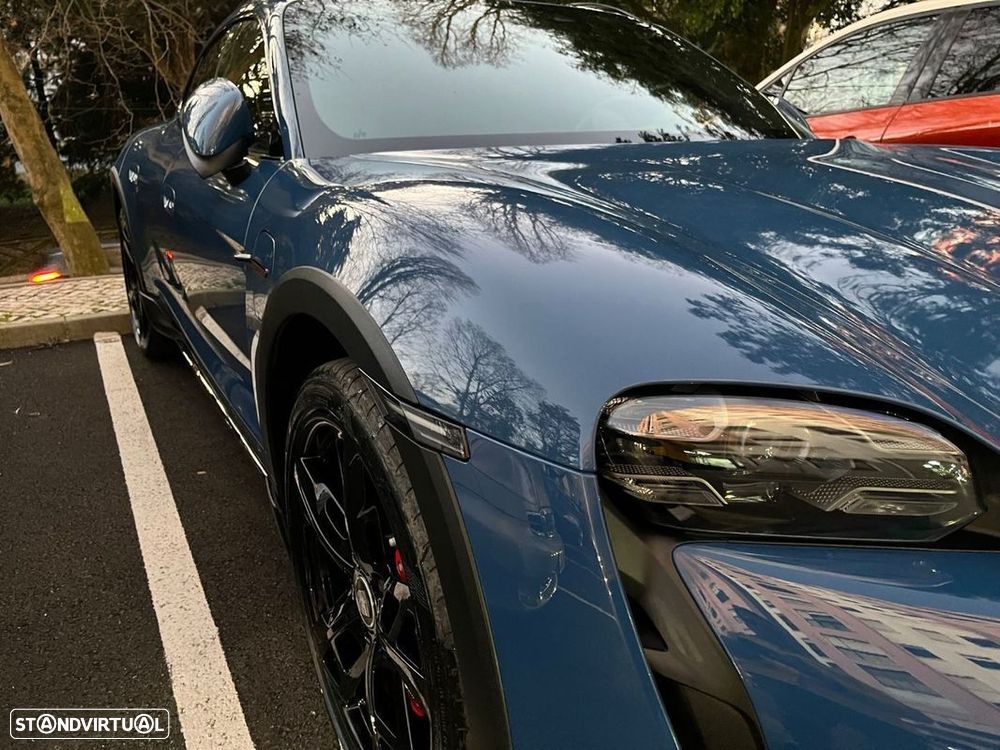 Porsche Taycan Cross Turismo 4S - 36