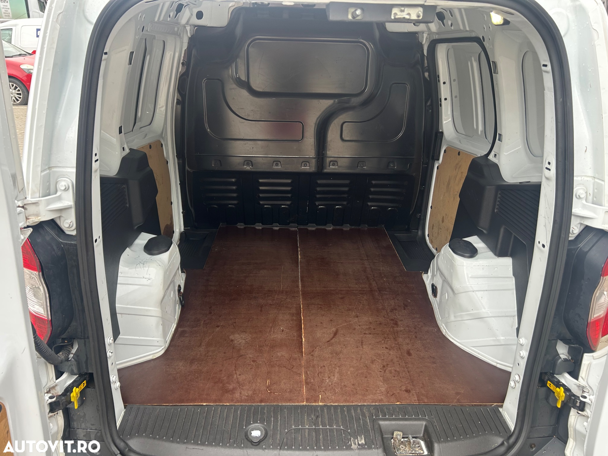 Ford Courier - 8