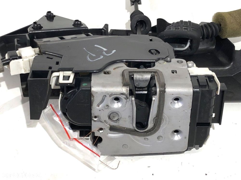 ZAMEK DRZWI PRAWY PRZÓD  MERCEDES-BENZ KLASA C T-Model (S204) 2007 - 2014 C 220 CDI (204.208) 125 - 1