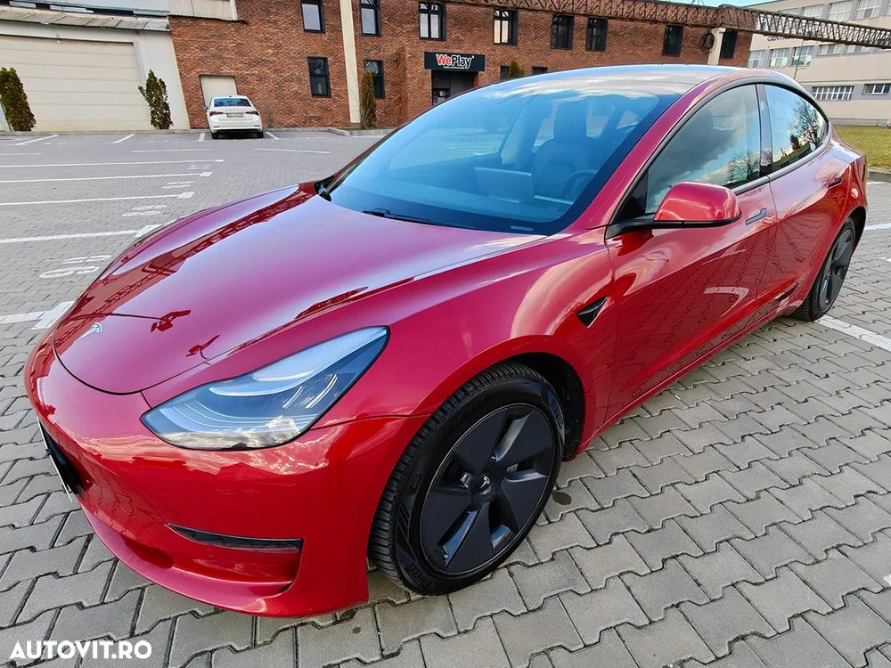Tesla Model 3 - 4