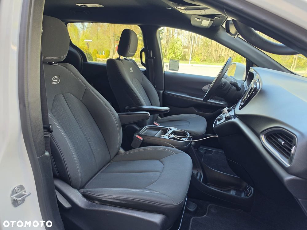 Chrysler Pacifica - 21