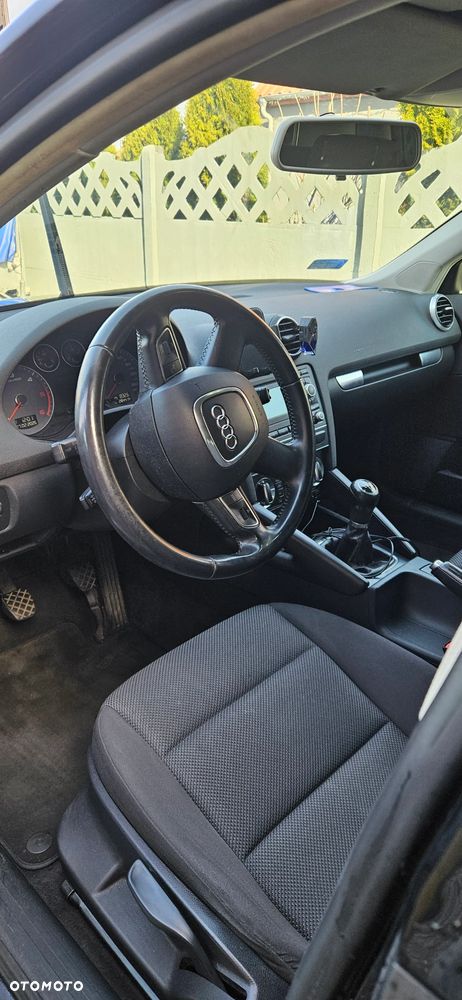 Audi A3 Sportback 1.6 TDI DPF Attraction - 8