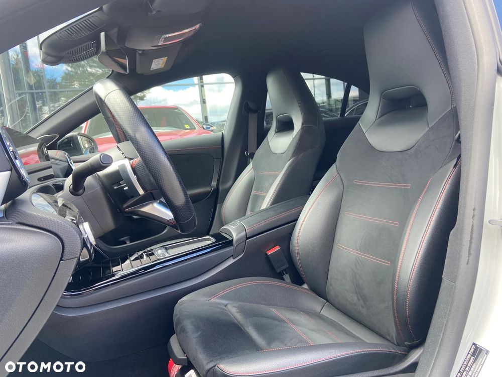 Mercedes-Benz CLA 200 AMG Line 7G-DCT - 7