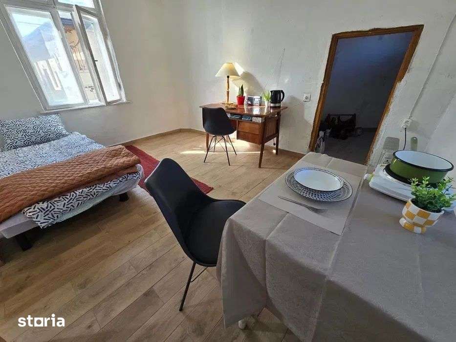 Central - Casa 5 camere - curte comuna - Imagine principală: 4/4