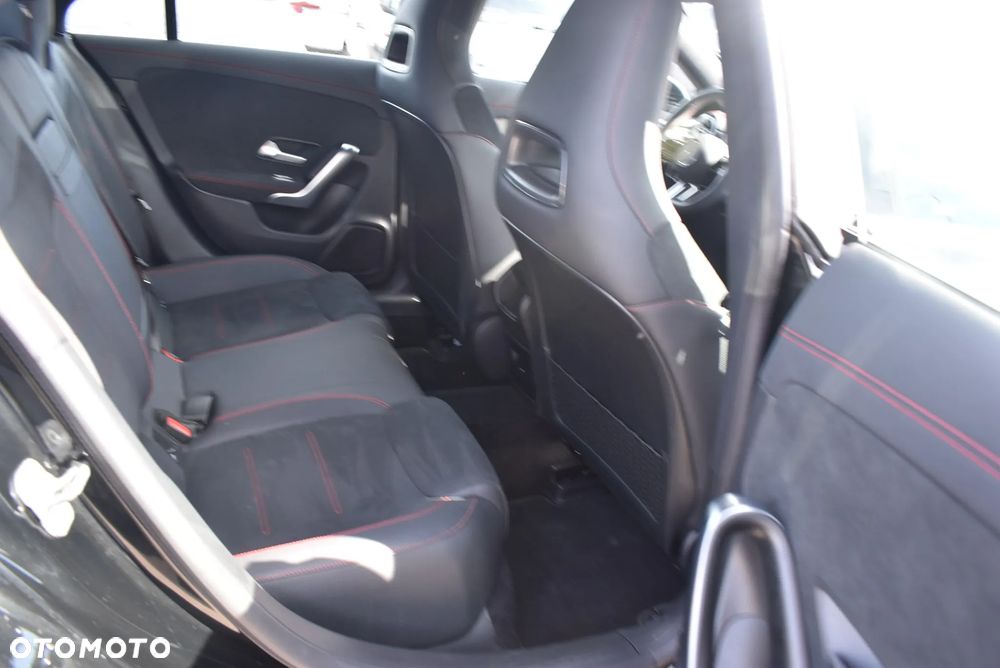 Mercedes-Benz CLA 200 7G-DCT - 14