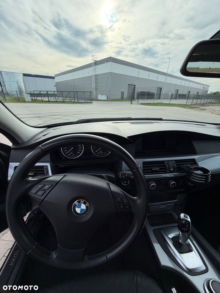 BMW Seria 5 523i - 17