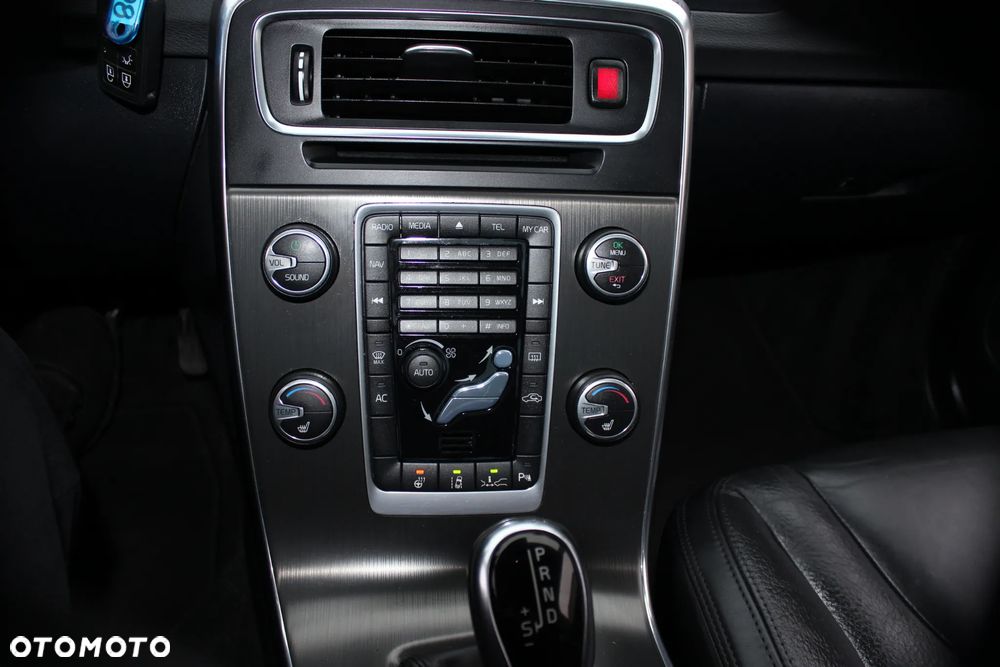 Volvo V60 D5 Geartronic Summum - 11