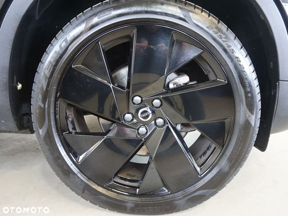 Volvo XC 40 B4 Plus Black Edition - 15