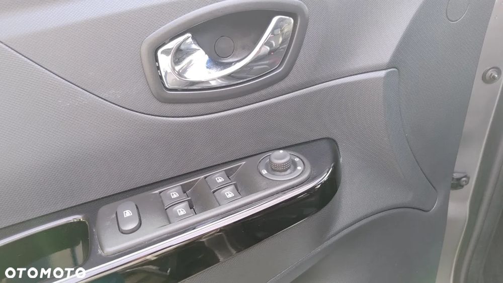 Renault Captur 1.2 TCe Helly Hansen EDC - 23