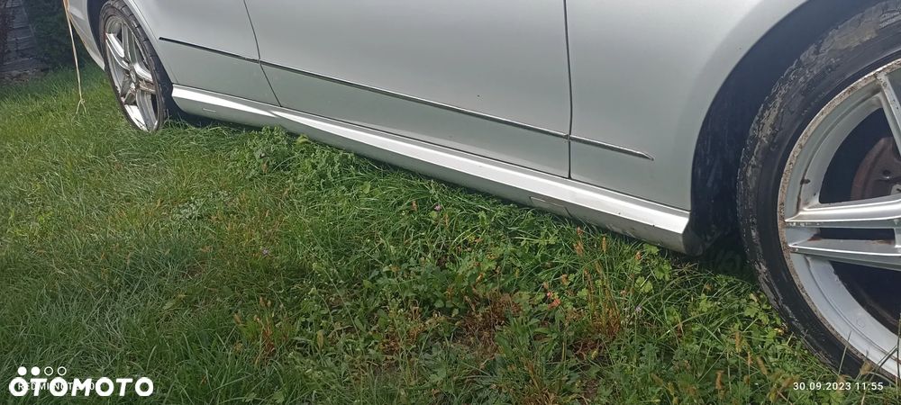 MERCEDES W212 AMG LISTWA NAKŁADKA PROGOWA 775 SREBRNA