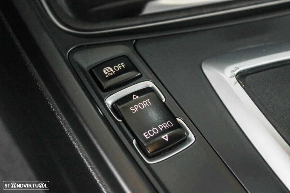BMW 318 d Auto Line Sport - 37