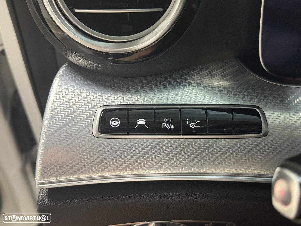 Mercedes-Benz E 220 d 4-Matic All Terrain Avantgarde + — fotografia 21