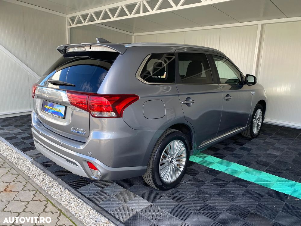 Mitsubishi Outlander - 10