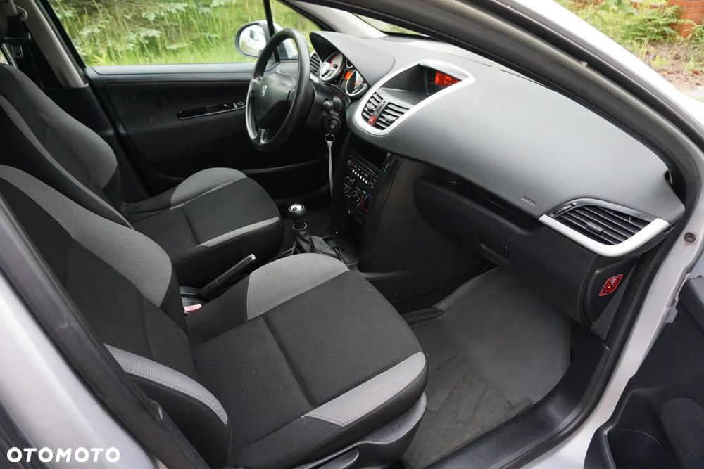 Peugeot 207 1.4 16V Trendy - 5