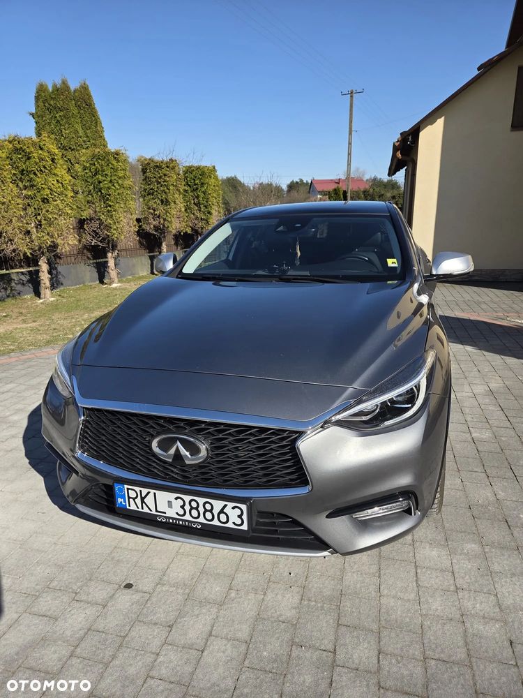 Infiniti Q30 1.6t Premium - 1