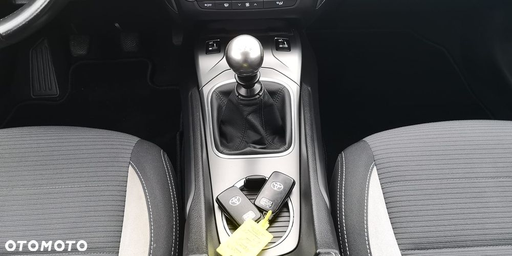 Toyota Avensis 2.0 D-4D Premium - 24