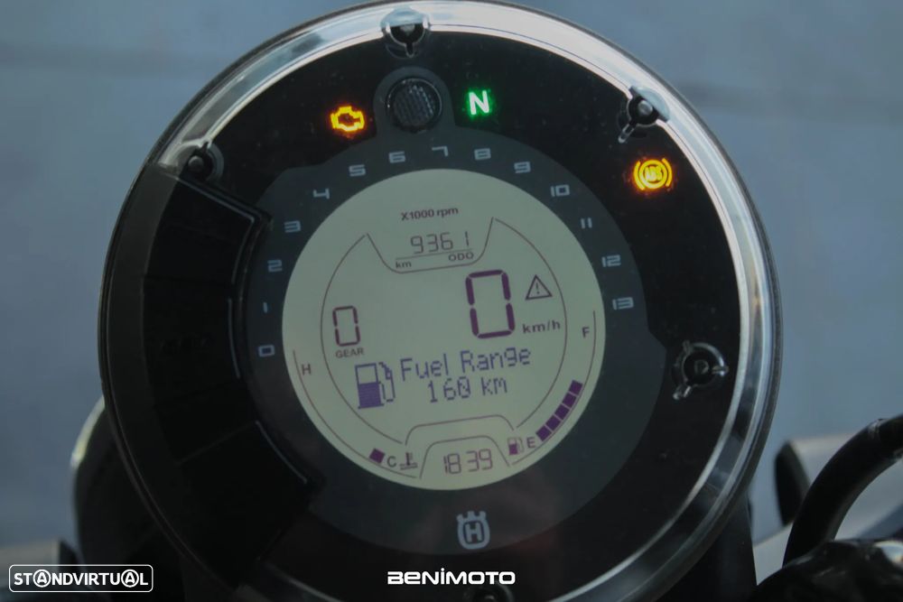 Husqvarna Svartpilen 401 - 12