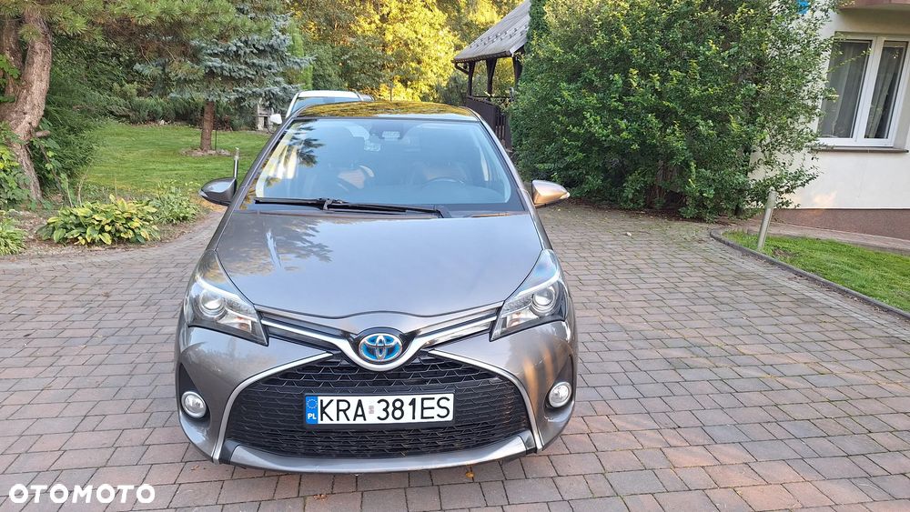 Toyota Yaris Hybrid 100 Premium - 2