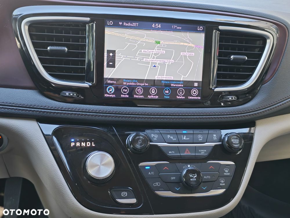 Chrysler Pacifica - 16