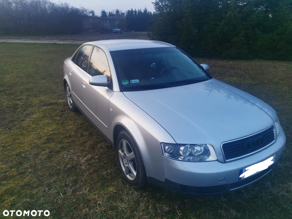 Audi A4 Limousine - 4