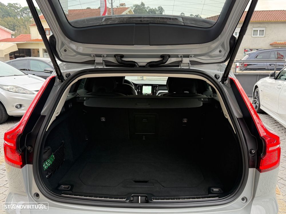 Volvo V60 2.0 B4 Plus Dark Auto - 14