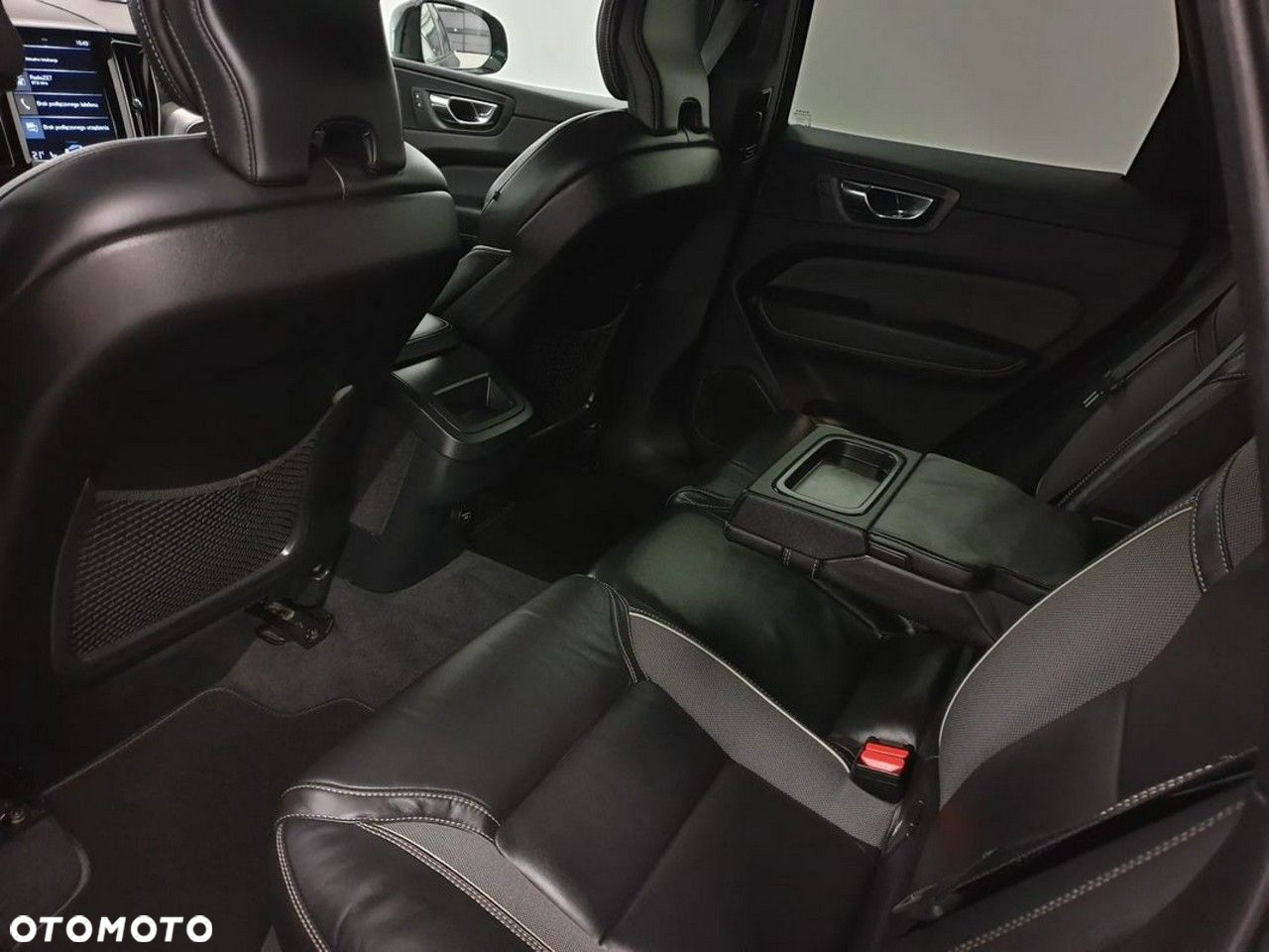 Volvo XC 60 D4 R-Design - 25