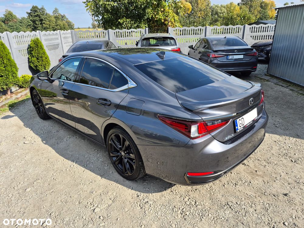 Lexus ES 300h F Sport Edition - 4