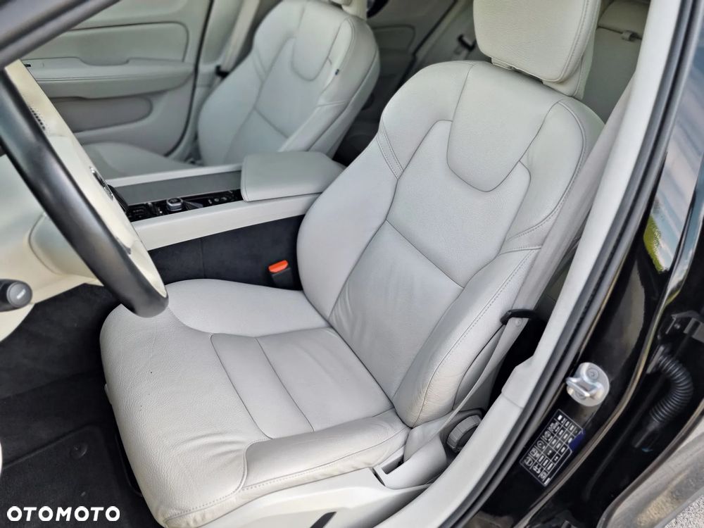 Volvo V60 Cross Country B4 D AWD Ultimate - 28