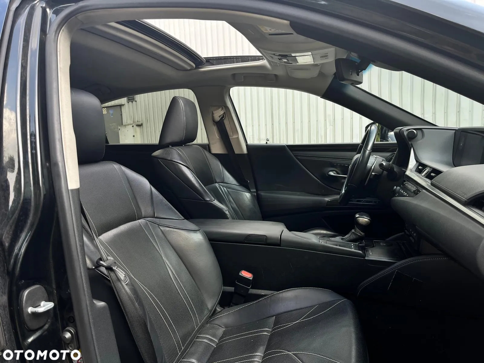 Lexus ES 300h Luxury Line - 23