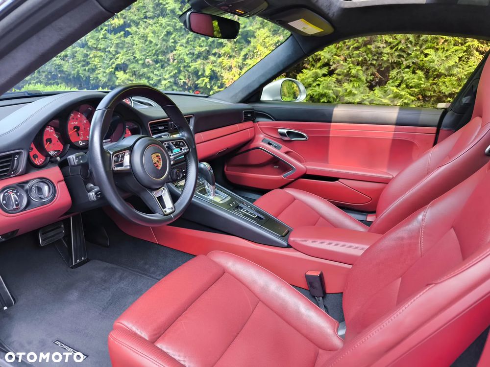 Porsche 911 Carrera GTS PDK - 11