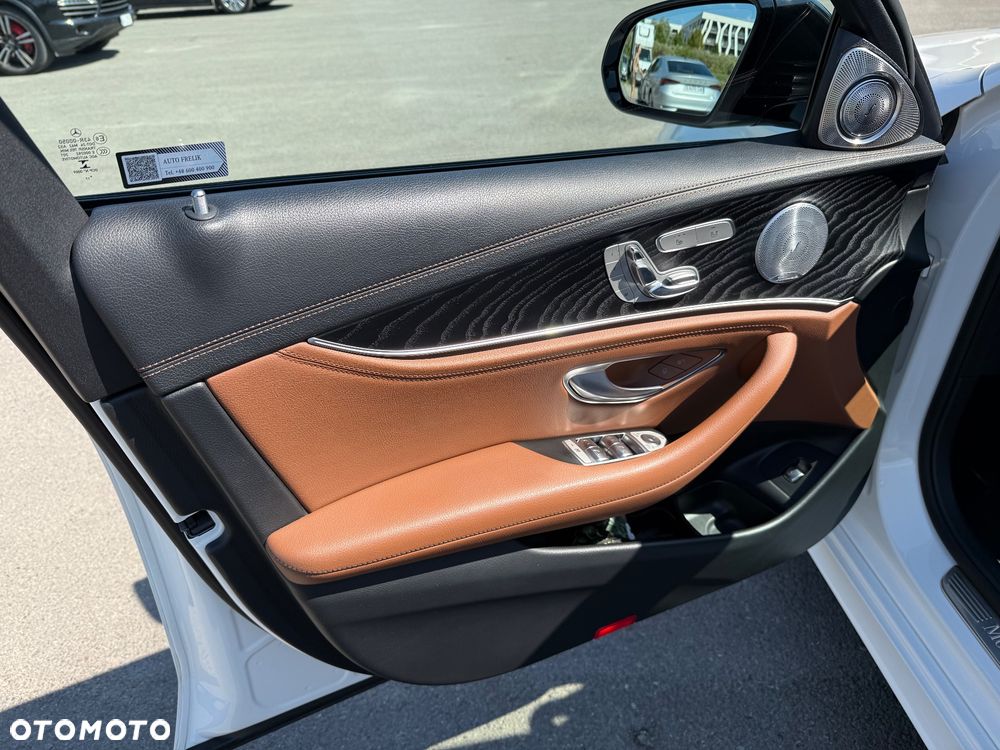 Mercedes-Benz Klasa E 220 d 4-Matic 9G-TRONIC - 26