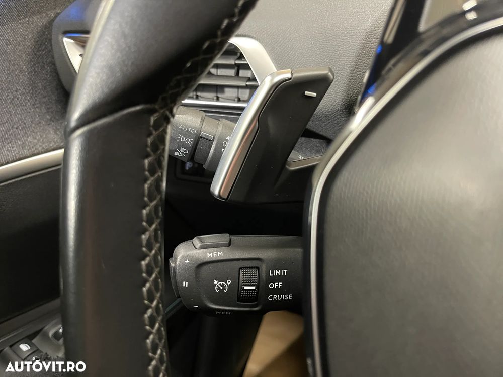 Peugeot 3008 Plug-In Hybrid 225 e-EAT8 Allure Pack - 30