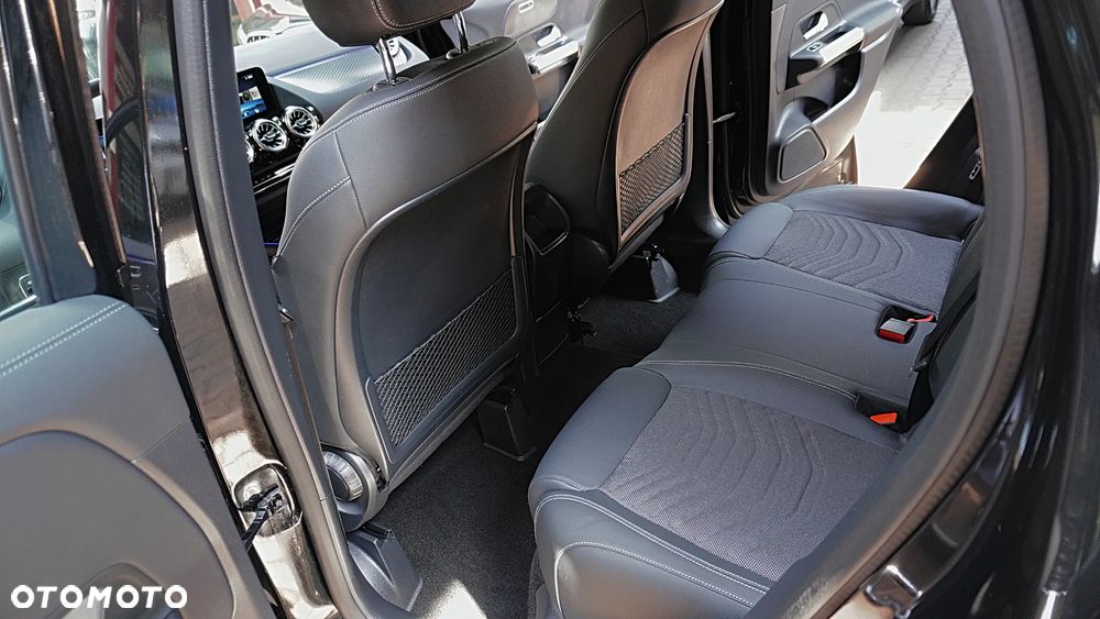 Mercedes-Benz GLA 200 - 16