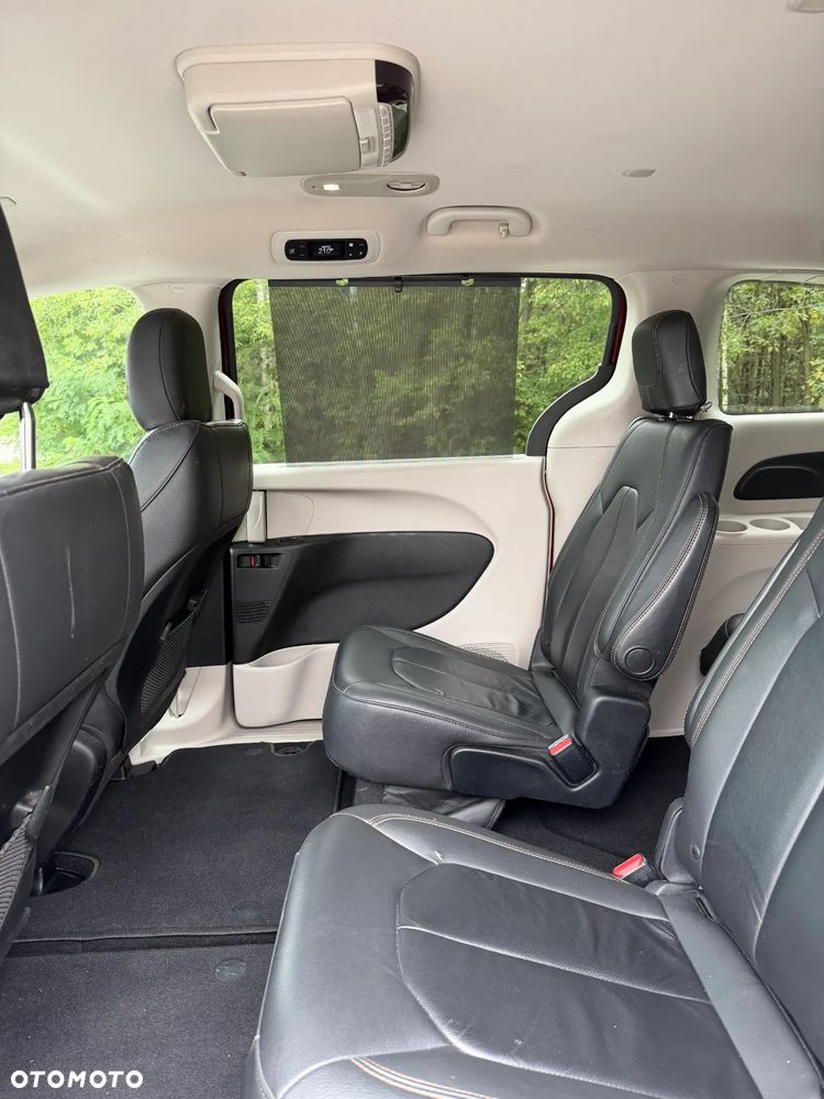 Chrysler Pacifica - 40