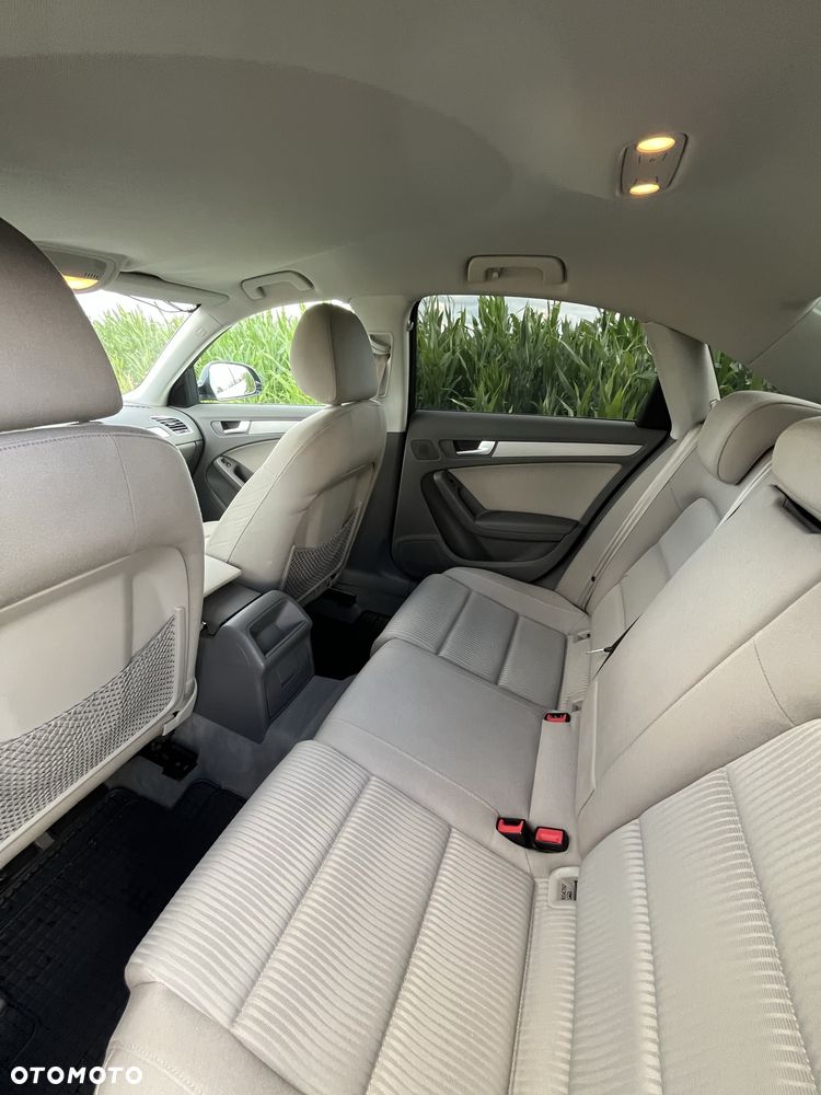 Audi A4 Limousine - 8