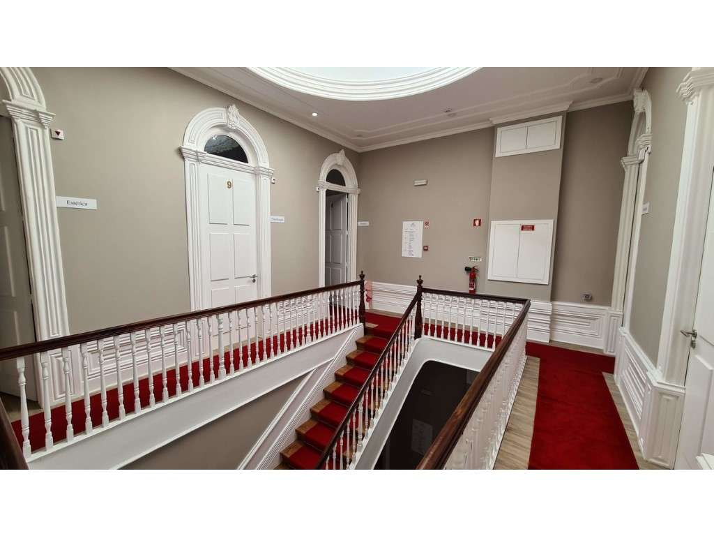 Prédio remodelado no Porto - Grande imagem: 4/25