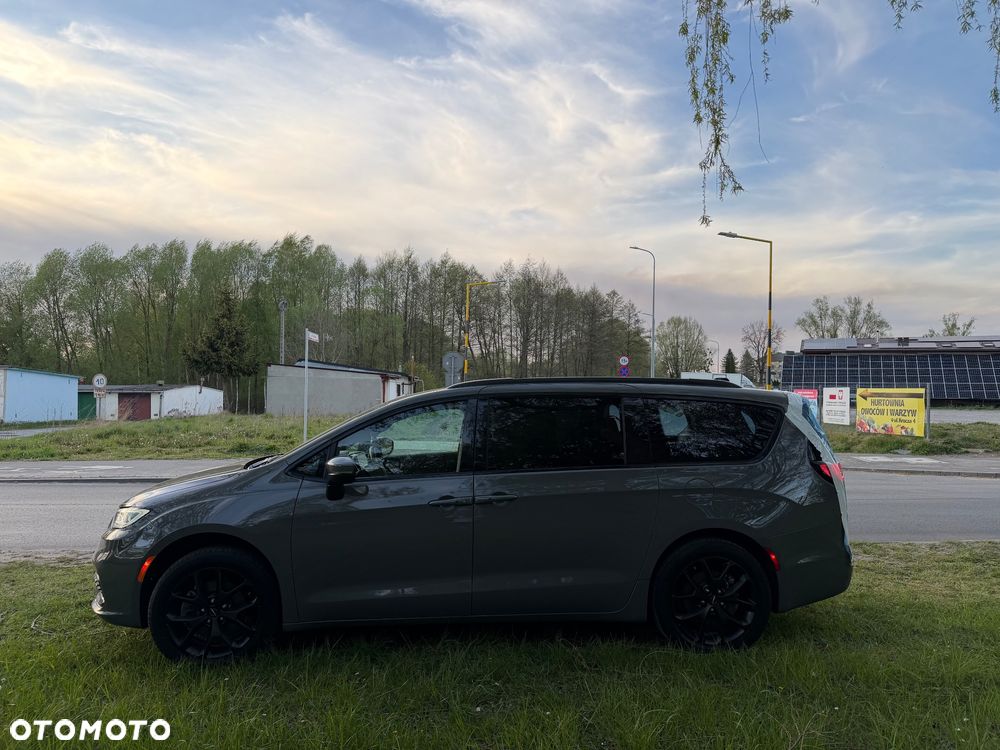 Chrysler Pacifica - 12