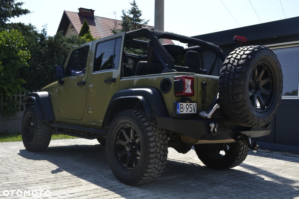 Jeep Wrangler 3.6 Unlim Sahara - 26
