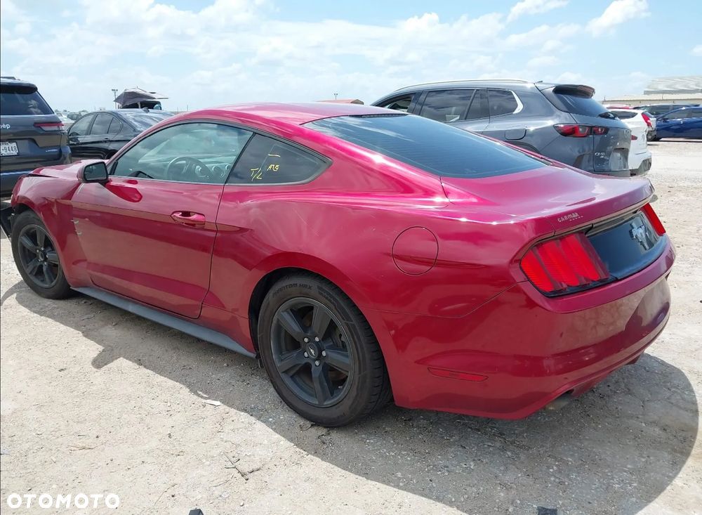 Ford Mustang - 4